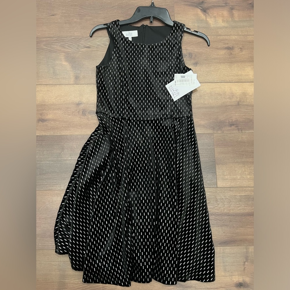 NWT Beautiful black dress with silver bars🖤 Girls size 16